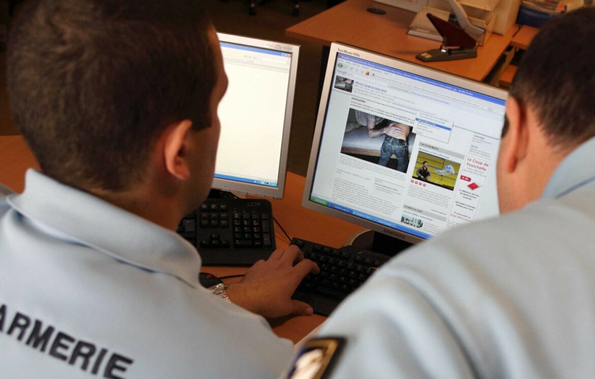 1444x920_gendarmes-section-lutte-contr-pedophilie-2009